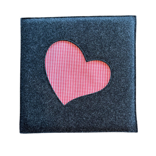 Sitzkissen eckig " Herzerl Rot / weiß - kariert ", Stuhlkissen Landhaus, Filzkissen