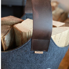 Kaminholztasche aus Filz mit Kuhfell-Herz